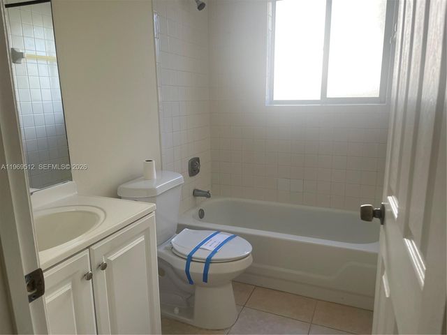 3186 Via Poinciana 201, Lake Worth, FL 33467