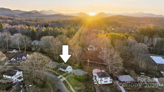 3 Enka Oak Street, Candler, NC 28715