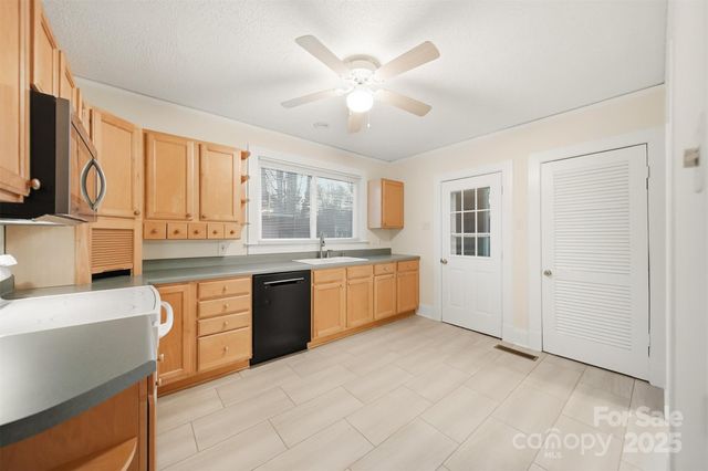 3 Enka Oak Street, Candler, NC 28715