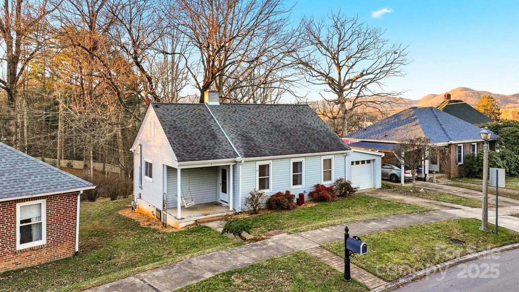 3 Enka Oak Street, Candler, NC 28715