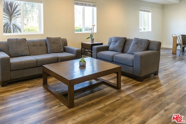 1253 W 35th Street, Los Angeles, CA 90007