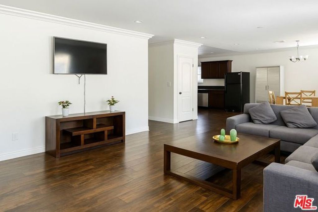 1253 W 35th Street, Los Angeles, CA 90007