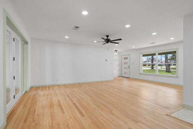 662 Fox Avenue, Lewisville, TX 75057