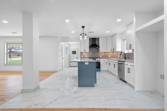 662 Fox Avenue, Lewisville, TX 75057