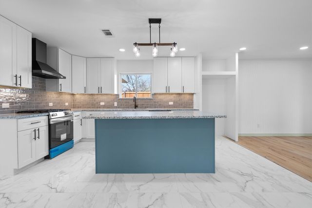 662 Fox Avenue, Lewisville, TX 75057