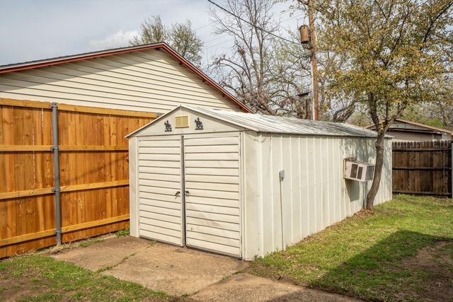 662 Fox Avenue, Lewisville, TX 75057