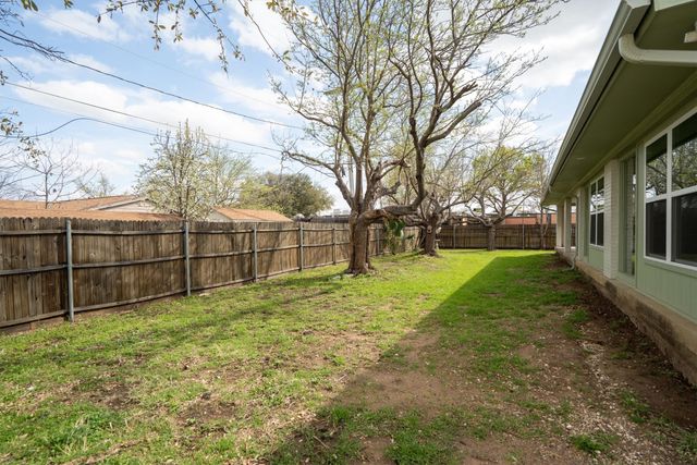 662 Fox Avenue, Lewisville, TX 75057