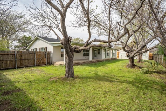 662 Fox Avenue, Lewisville, TX 75057