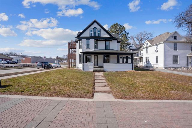 2007 College Street, Cedar Falls, IA 50613