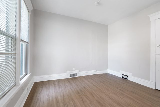 2007 College Street, Cedar Falls, IA 50613