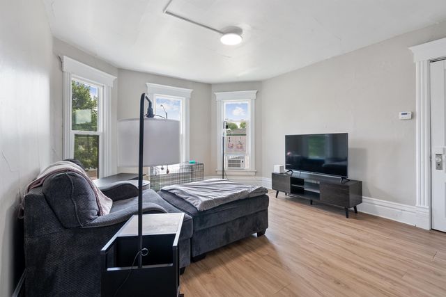 2007 College Street, Cedar Falls, IA 50613