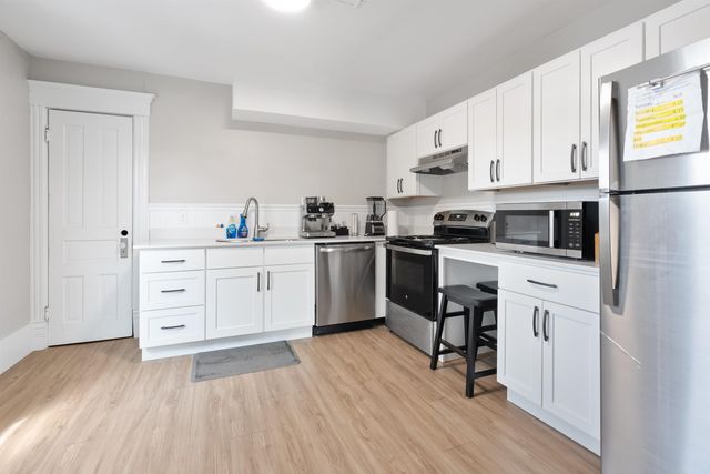 2007 College Street, Cedar Falls, IA 50613