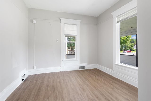 2007 College Street, Cedar Falls, IA 50613