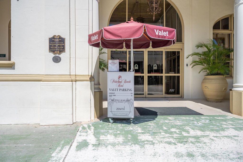 Image 10 of property listing at 235 Sunrise Avenue 2038, Palm Beach, FL 33480