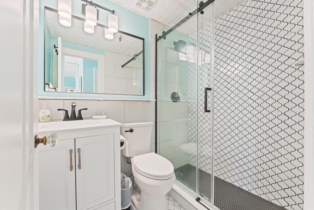 Image 4 of property listing at 235 Sunrise Avenue 2038, Palm Beach, FL 33480