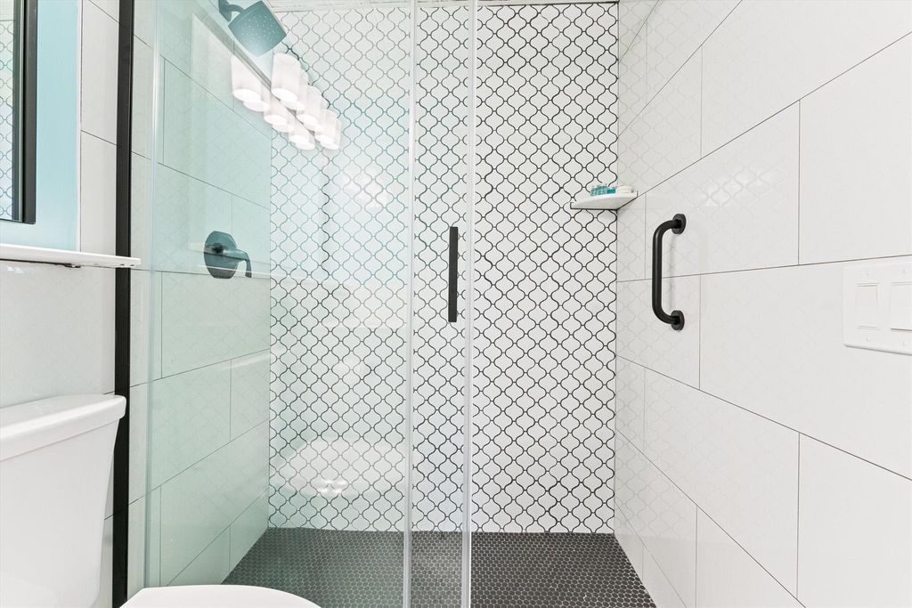 Image 5 of property listing at 235 Sunrise Avenue 2038, Palm Beach, FL 33480