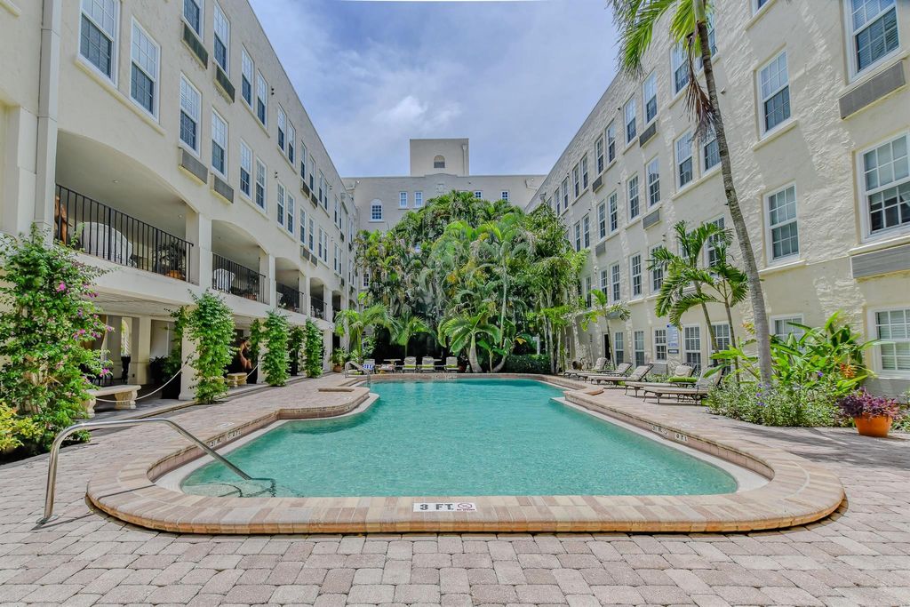 Image 8 of property listing at 235 Sunrise Avenue 2038, Palm Beach, FL 33480