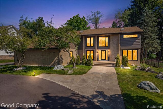 3176 Chambord Drive, West Bloomfield Charter Township, MI 48323