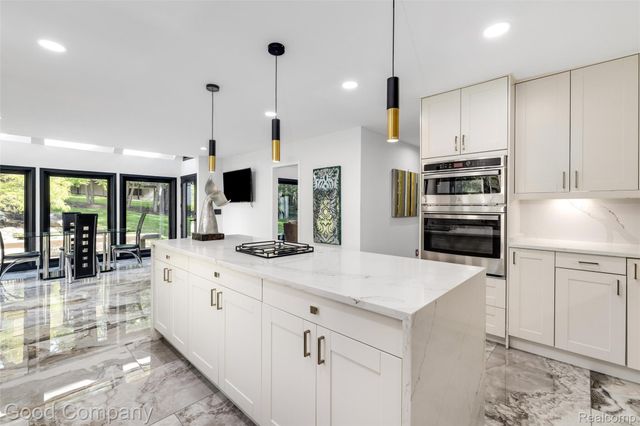 3176 Chambord Drive, West Bloomfield Charter Township, MI 48323