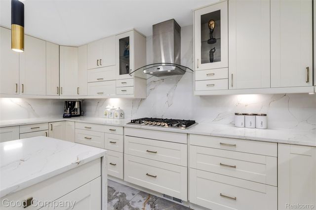 3176 Chambord Drive, West Bloomfield Charter Township, MI 48323