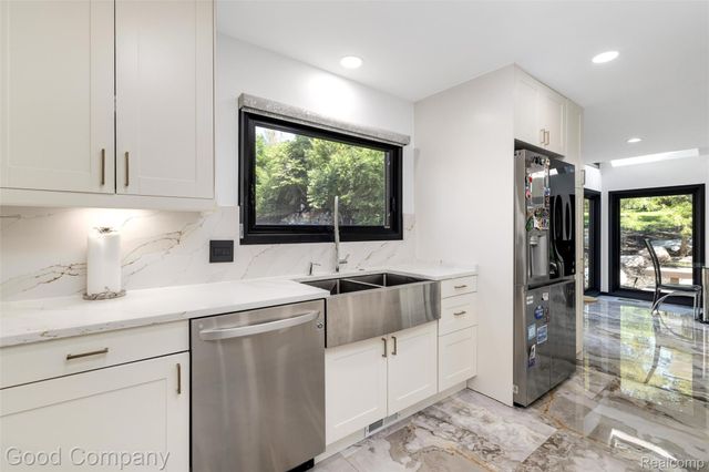 3176 Chambord Drive, West Bloomfield Charter Township, MI 48323