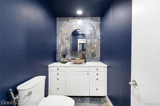 3176 Chambord Drive, West Bloomfield Charter Township, MI 48323