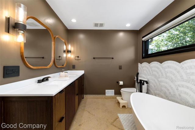 3176 Chambord Drive, West Bloomfield Charter Township, MI 48323