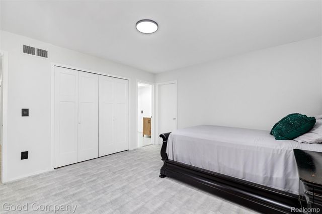 3176 Chambord Drive, West Bloomfield Charter Township, MI 48323