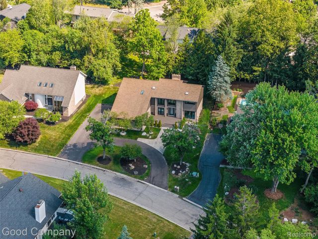 3176 Chambord Drive, West Bloomfield Charter Township, MI 48323