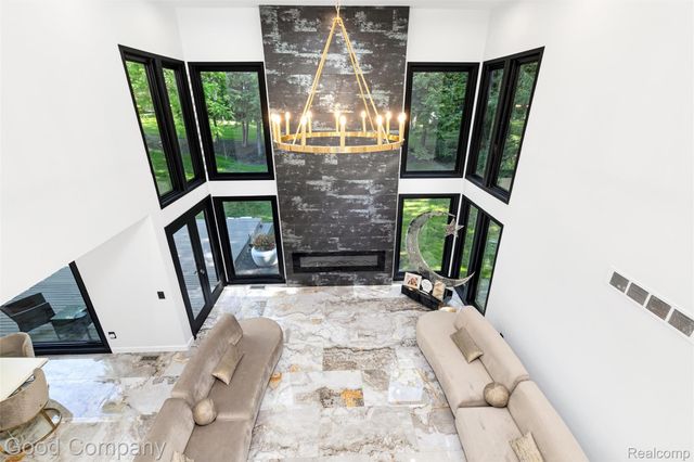 3176 Chambord Drive, West Bloomfield Charter Township, MI 48323