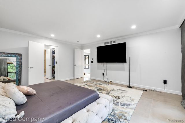 3176 Chambord Drive, West Bloomfield Charter Township, MI 48323