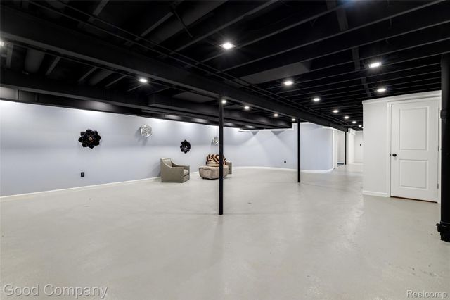 3176 Chambord Drive, West Bloomfield Charter Township, MI 48323