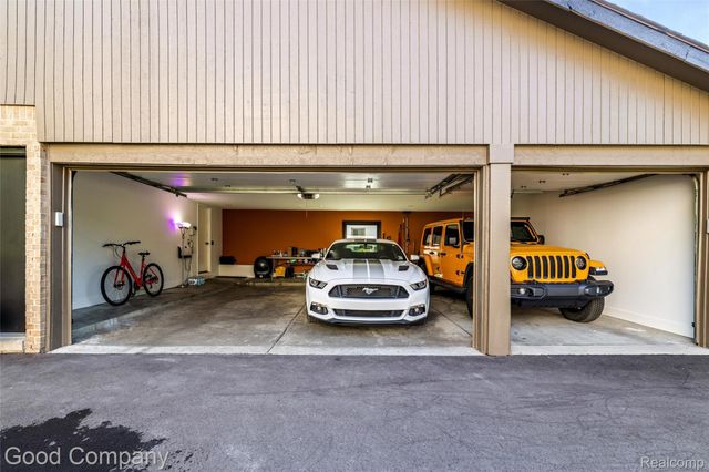 3176 Chambord Drive, West Bloomfield Charter Township, MI 48323