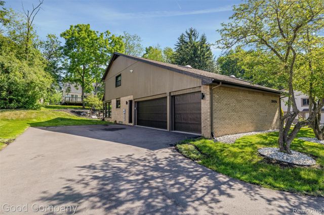 3176 Chambord Drive, West Bloomfield Charter Township, MI 48323