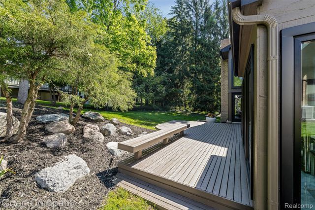 3176 Chambord Drive, West Bloomfield Charter Township, MI 48323