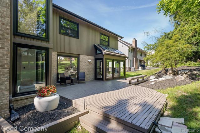 3176 Chambord Drive, West Bloomfield Charter Township, MI 48323