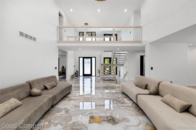 3176 Chambord Drive, West Bloomfield Charter Township, MI 48323