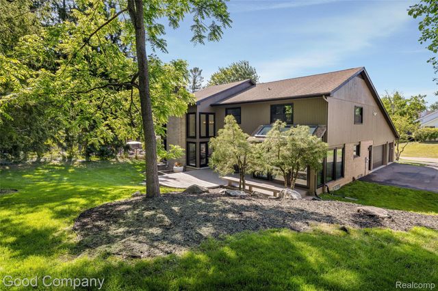 3176 Chambord Drive, West Bloomfield Charter Township, MI 48323