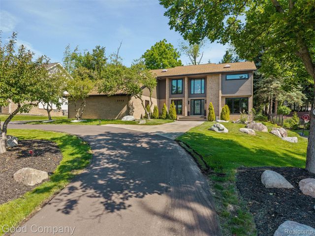 3176 Chambord Drive, West Bloomfield Charter Township, MI 48323