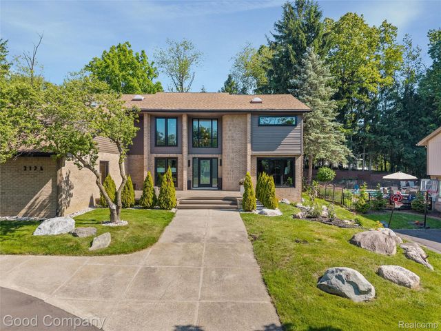 3176 Chambord Drive, West Bloomfield Charter Township, MI 48323