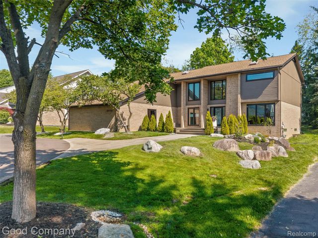 3176 Chambord Drive, West Bloomfield Charter Township, MI 48323
