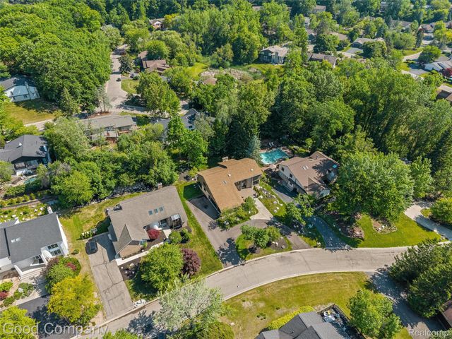 3176 Chambord Drive, West Bloomfield Charter Township, MI 48323