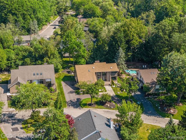 3176 Chambord Drive, West Bloomfield Charter Township, MI 48323