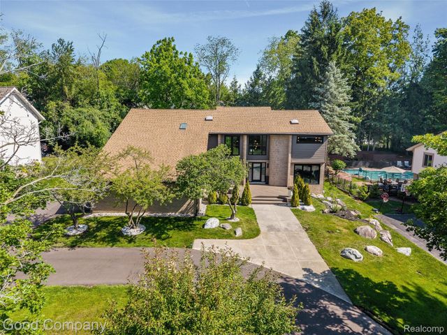 3176 Chambord Drive, West Bloomfield Charter Township, MI 48323