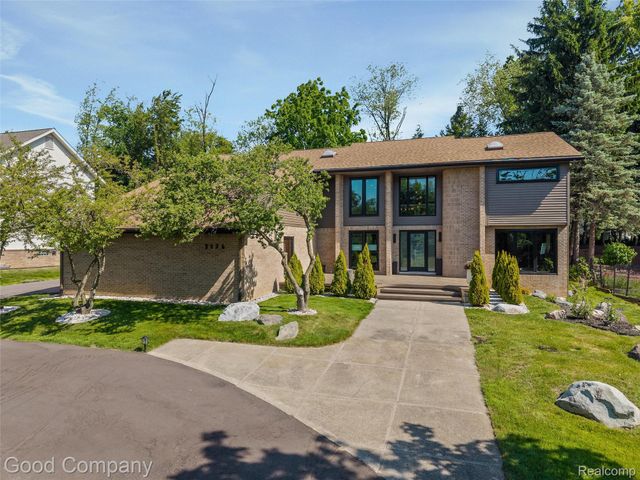 3176 Chambord Drive, West Bloomfield Charter Township, MI 48323