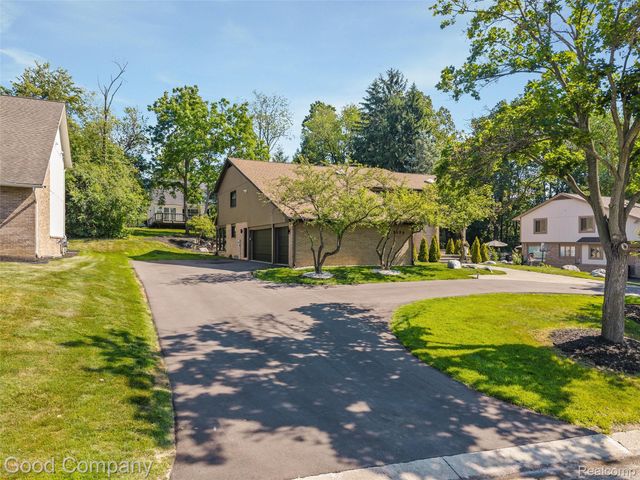 3176 Chambord Drive, West Bloomfield Charter Township, MI 48323