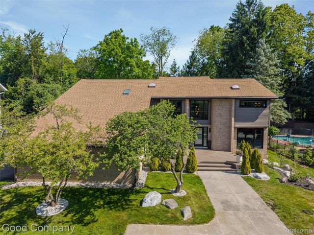 3176 Chambord Drive, West Bloomfield Charter Township, MI 48323