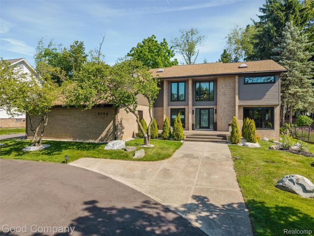 3176 Chambord Drive, West Bloomfield Charter Township, MI 48323