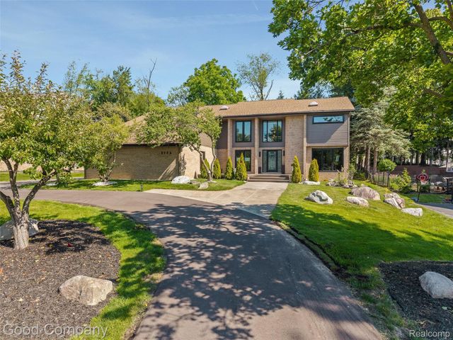 3176 Chambord Drive, West Bloomfield Charter Township, MI 48323