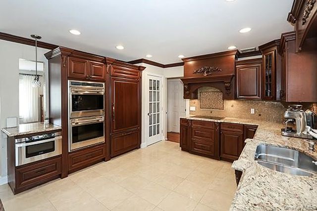 2171 Seneca Drive S, Merrick, NY 11566